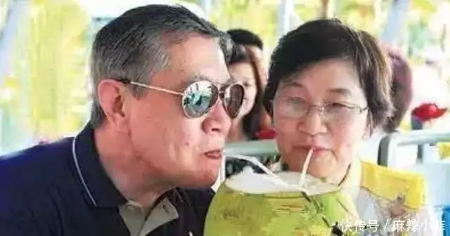 发妻去世16个月,80岁华人神探李昌钰,再娶62岁扬州女富商不会自污的战神白起,终究死于王权和将权的争斗之中 发妻去世16个月,80岁华人神探李昌钰,再娶62岁扬州女富商不会自污的战神白起,终究死于王权和将权的争斗之中