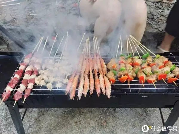露营怎么能够少得了烧烤这种美食呢？