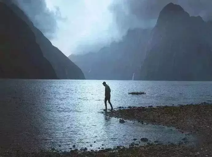 天下风物——《【来时一丝不挂，去时一缕青烟，人就这么简单！】诗韵咏合》风光题照