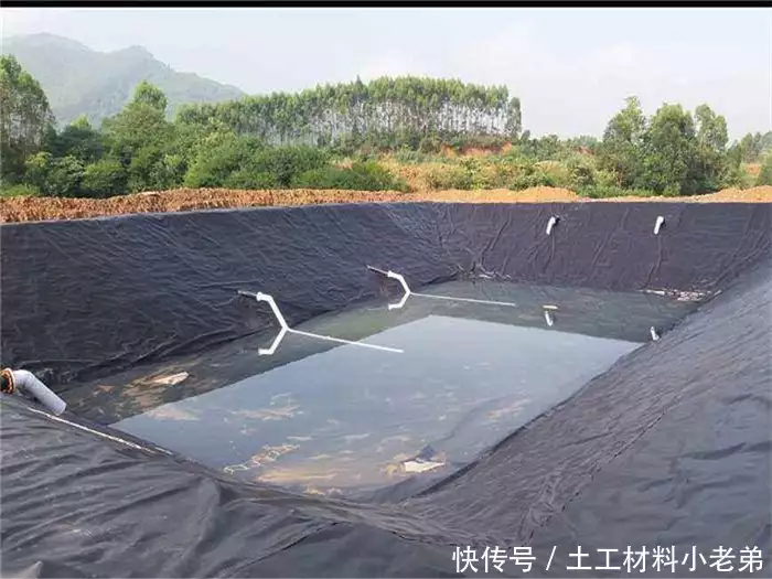  黑膜沼气池