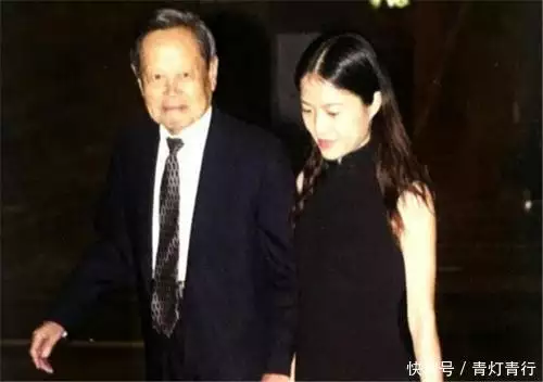 杨振宁90岁寿辰，清华送出礼物，杨老：不符合我工作特点同桌为了抨击，直接把下半辈子都搭进去了，搞笑天花板，幽默有趣（杨振宁贡献）93岁杨振宁，