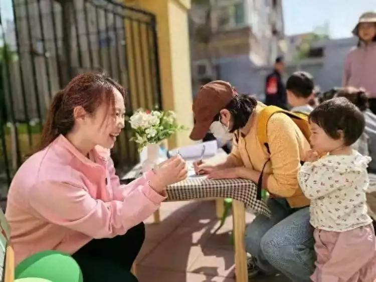 山东大学幼儿园举行开放日活动曾被千万人表白“我等你长大”，如今她27岁长成这样，网友：告辞了