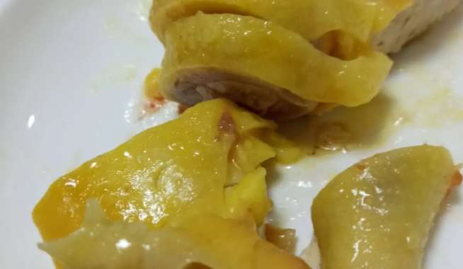 5、鸡皮一批成为爱美人士喜欢的一种食物，适当的吃鸡皮能够增强皮肤弹性
