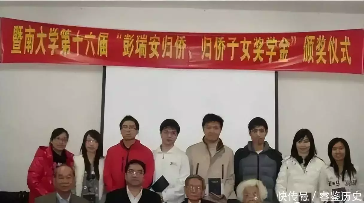 每日赚9.3亿！初中文凭的巴车司机，今超越郑裕彤，成华裔新船王67岁知名著名演员改行卖菜：时代分手你的时候，连一声再见都不说(图14)
