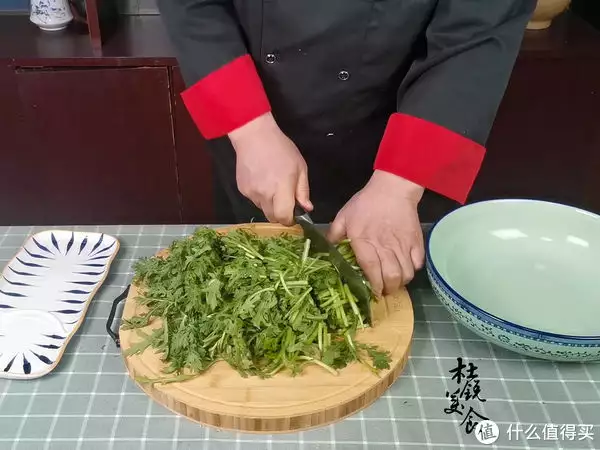 茼蒿怎么做好吃（豆腐茼蒿汤的做法大全窍门） 第5张