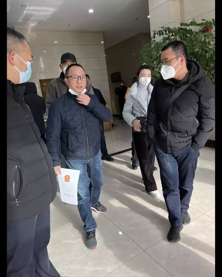 引发张家慧落马的“包工头敲诈案”一审宣判：被告无罪14岁惊艳中国的“丹麦天使”，因太漂亮，如今男友禁止她单独出门