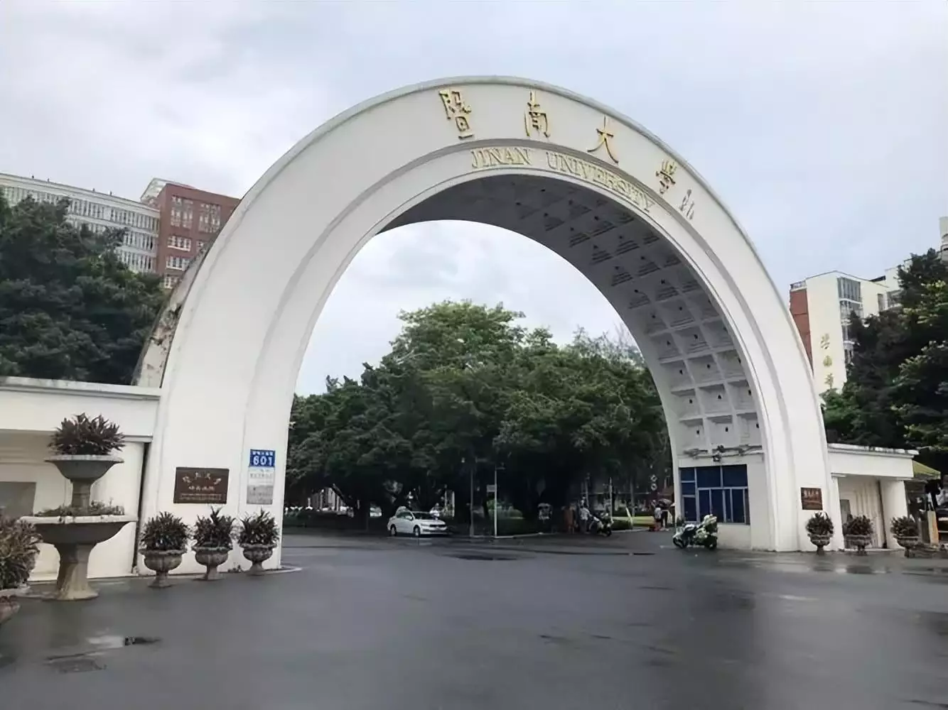 暨南大学81名新生放弃入学资格（暨南大学断档事件真相揭秘） 第6张