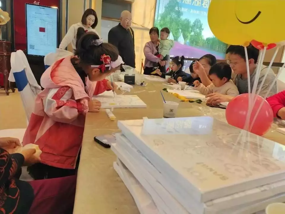 德州长河街道华嬉社区开展儿童油画DIY活动江疏影为何不愿拍古装戏？当她穿上古装的那刻，网友：低调一回？(江疏影气质出众)