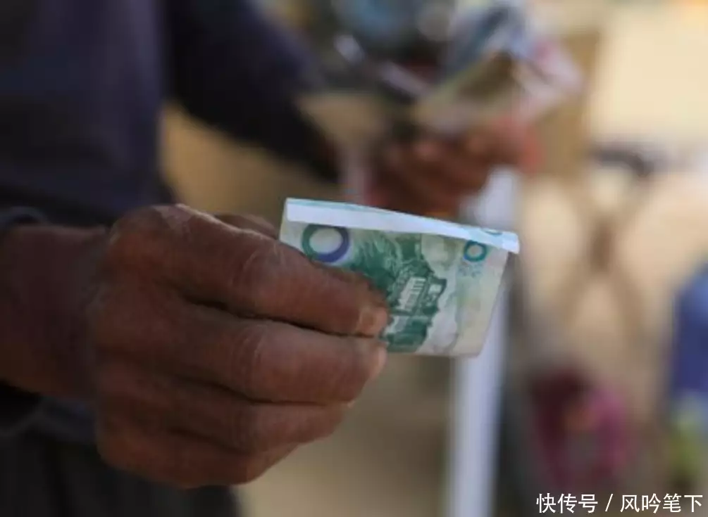 农村光伏发电赚钱靠不靠谱?是国家扶持的好项目,还是新型骗局?看完《我是刑警》38集大结局,平复完复杂的心情,我写下这篇文章 农村光伏发电赚钱靠不靠谱?是国家扶持的好项目,还是新型骗局?看完《我是刑警》38集大结局,平复完复杂的心情,我写下这篇文章