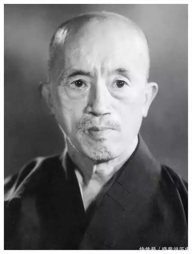 海灯法师77岁，凭借二指禅倒立走红，圆寂多年后，徒弟说出真相李保田儿子精神引担忧，浑身纹身夸张乱蹦太放飞，被讽刺有个好爹