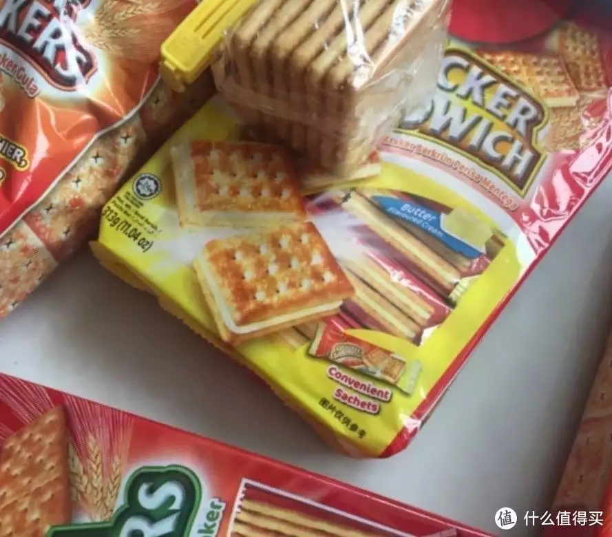 马奇新新马来西亚进口奶油夹心苏打饼干