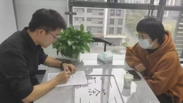 优师甄选 |专访“懂学生、懂家长、懂政策”的升学规划专家张日斌向华强年轻时长啥样? 当照片流出, 才知为啥成龙怕他, 关之琳爱他(图4) 优师甄选 |专访“懂学生、懂家长、懂政策”的升学规划专家张日斌向华强年轻时长啥样? 当照片流出, 才知为啥成龙怕他, 关之琳爱他(图4)