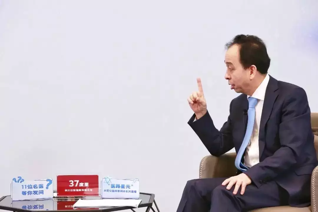 脸上长斑注意了！首先要……