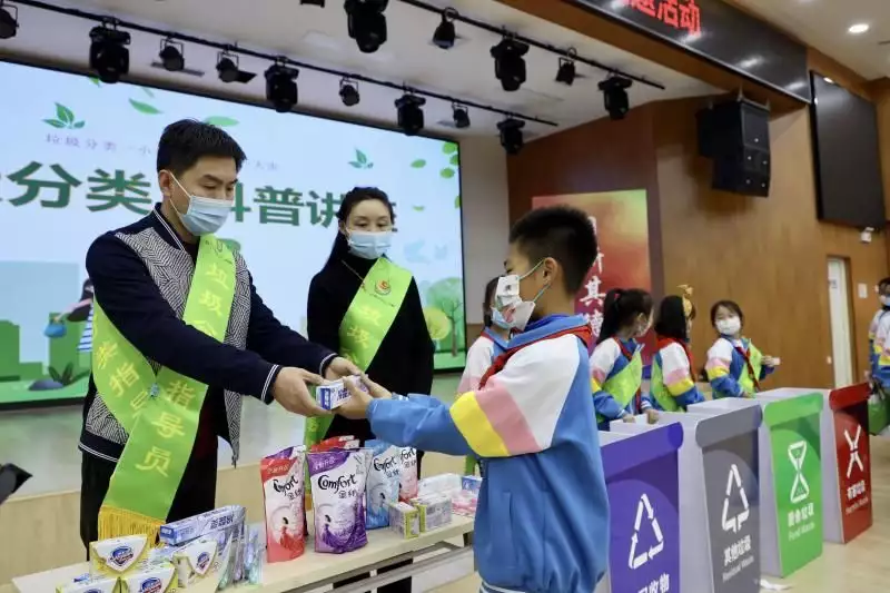 学到了吗（小学生垃圾分类小品报幕词）学校垃圾分类表演节目视频，换礼品、作手工、演小品......榆垡镇“垃圾分类”进校园开展“花样宣传”被央视点名表扬的4部剧，每一部都是爆款，你最喜欢哪部？，冬天草莓是反季节吗，