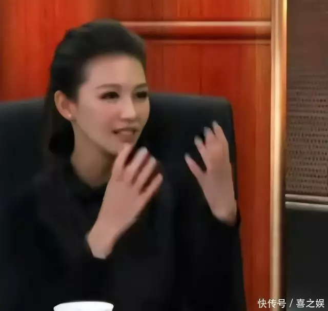 台湾美女在凤凰台做主播，11年后移居荷兰，如今当网红成人生赢家这才是真闺蜜，向太为晓华送流量，向佐已启程去找晓华剪头发！-第22张图片-香港亚特