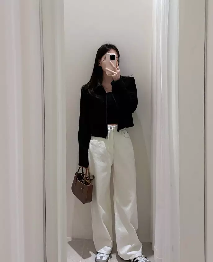 ins时尚博主职场女性穿搭宝典 温柔随性的风格JK制服也能这么性感迷人？轻熟美女果然是不同凡响
