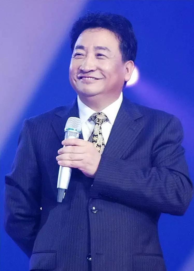 回顾:老将慨叹,声名狼藉?冯小刚被徒弟责骂:私人生活太混乱31岁在央视春晚一举成名,观众都以为他退隐了,其实已经去世10年了(图7) 回顾:老将慨叹,声名狼藉?冯小刚被徒弟责骂:私人生活太混乱31岁在央视春晚一举成名,观众都以为他退隐了,其实已经去世10年了(图7)