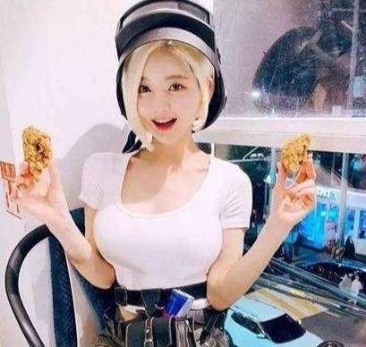 她是“亚洲第一女DJ”,更是宅男女神,长相可爱配魔鬼身材,爱了_【快资讯】