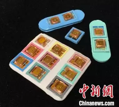 虚拟现实中能闻到花香吗？一款小型可穿戴接口可打造沉浸式体验(虚拟现实技术只能模拟听觉和视觉吗)