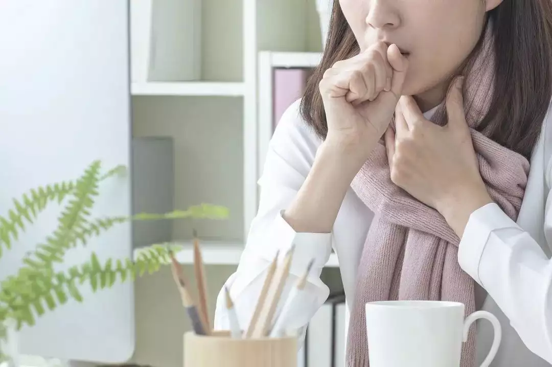 咳：有黏稠黄痰或鼻涕；3.燥咳：干咳无痰；4.湿咳：咳嗽频率高、多白痰。