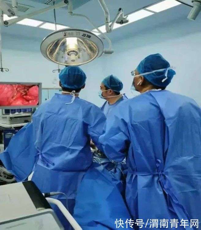 渭南市中心医院完成全市首例自主胸腔镜经剑突肋缘三孔式胸腺瘤切除术_【快资讯】