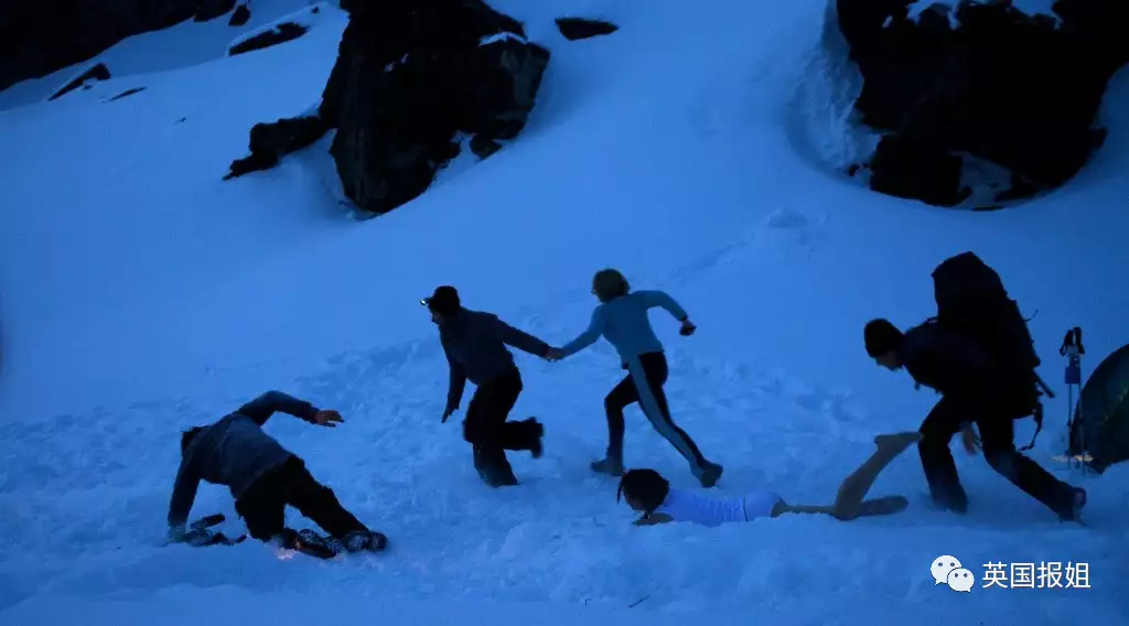 8名大学生登雪山离奇丧命！只穿内衣倒在雪中，现场还有第9具尸体18岁黄渤忍了，18岁鹿晗也忍了，看到18岁雷佳音我忍不了了