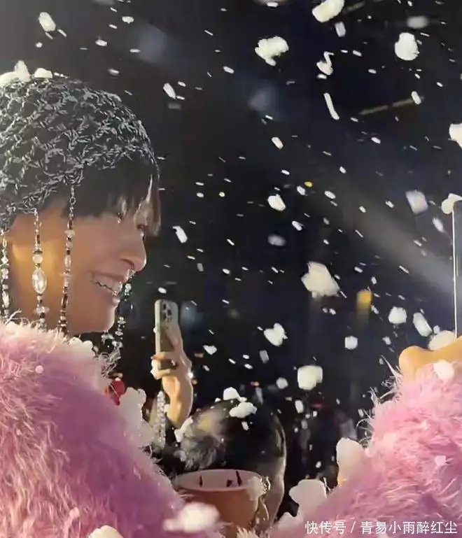 徐濠萦晒全家合照跨年，一家三口合体幸福满溢，19岁女儿近照曝光突然官宣二婚！今晚的瓜，整个娱乐圈都比不了……