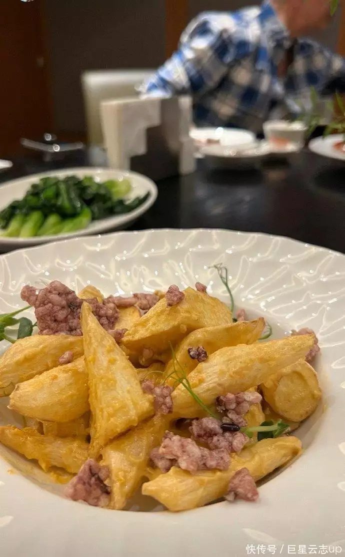 小S两度现身具俊晔庆功会,菜式惹争议,网友:赚来还不够庆功会!下周开始,4大天蝎座大喜躲不掉,世运义愤,金子大奖发不停(图16) 小S两度现身具俊晔庆功会,菜式惹争议,网友:赚来还不够庆功会!下周开始,4大天蝎座大喜躲不掉,世运义愤,金子大奖发不停(图16)