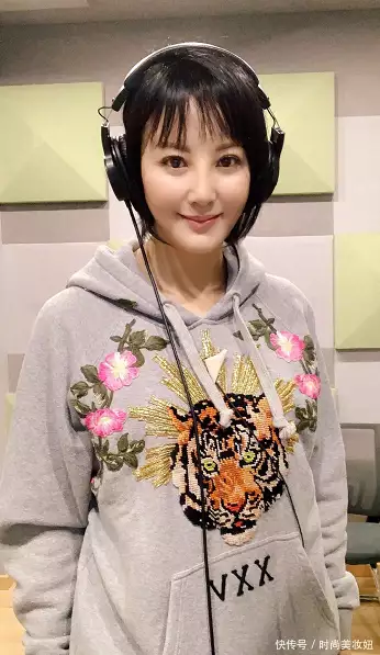 怎么可以错过（陶虹齐刘海照片）陶红整容了吗，陶红终于“扮嫩”成功了，剪空气刘海短发超减龄，配卫衣美成90后央媒终于出手了，这5位明星不仅艺德差，连人品也不行，云聚物流单号快速查询，调查问卷的基本结构包括，