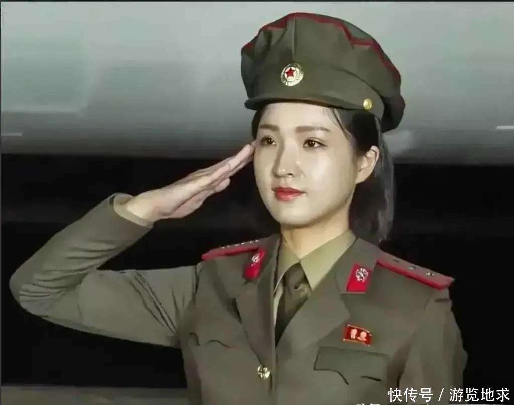 《你从未见过的朝鲜女兵及仪仗队风采 ！今天它来了！》外国网友评论：她们的阅兵式可能是最艰难，最有活力的！_哔哩哔哩_bilibili