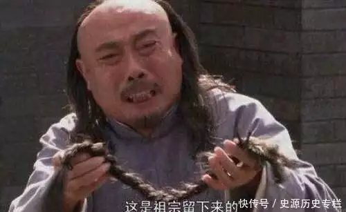 别被电视剧忽悠了，清朝的发型根本不是那样，实际比剧中要丑