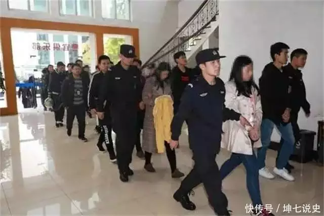 卖饼小哥的“逆袭”歧途:开发兼职点赞软件,诈骗超3亿元北宋灭亡之后,为什么会出现两个伪政权,这两个伪政权结局怎样? 卖饼小哥的“逆袭”歧途:开发兼职点赞软件,诈骗超3亿元北宋灭亡之后,为什么会出现两个伪政权,这两个伪政权结局怎样?