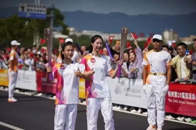 替同学挡8刀的女孩成了人民警察（小女孩为同学挡八刀） 第2张