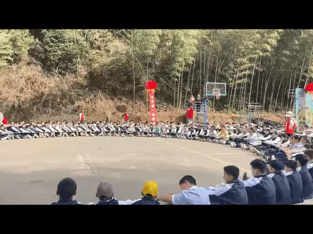 被骂上热搜,却暴赚百亿!暑期炙手可热生意,疯狂收割中学生31岁在央视春晚一举成名,观众都以为他退隐了,其实已经去世10年了(图13) 被骂上热搜,却暴赚百亿!暑期炙手可热生意,疯狂收割中学生31岁在央视春晚一举成名,观众都以为他退隐了,其实已经去世10年了(图13)