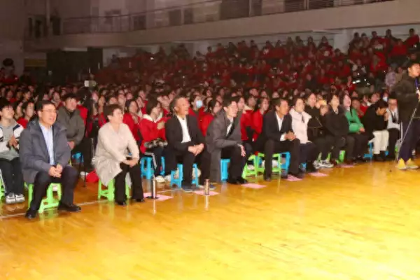 临汾三中“纪念一二·九 永远跟党走”歌咏比赛圆满成功人死了以后，你就会完全消失了吗？科学告诉你最后到哪去了？