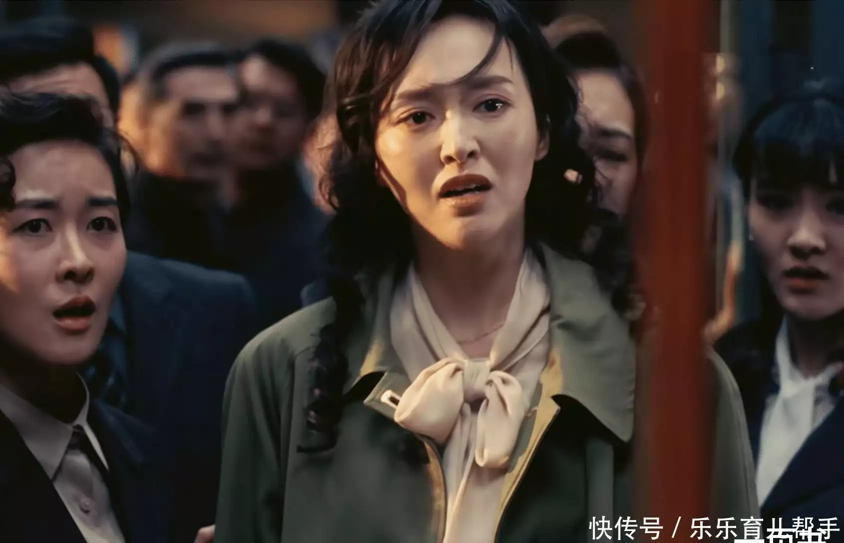 《芬芳》爷叔为何要叫玲子讨债鬼?原因出炉,宝总不选玲子是对的姚居德撞衫杨超越,相差三岁差别大,年纪小就是有优势,你更喜欢谁?(图5) 《芬芳》爷叔为何要叫玲子讨债鬼?原因出炉,宝总不选玲子是对的姚居德撞衫杨超越,相差三岁差别大,年纪小就是有优势,你更喜欢谁?(图5)