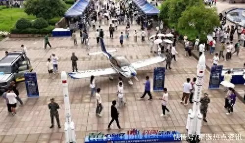 湖南工业大学举办科技文化节 前沿科创成果实力“圈粉”王鸥带火了美拉德新穿法：“长款衬衫 阔腿裤”，时髦洋气又减龄