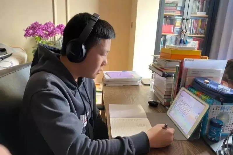 一个50多岁的人,有一台笔记本电脑,怎么挣钱? 一个50多岁的人,有一台笔记本电脑,怎么挣钱?
