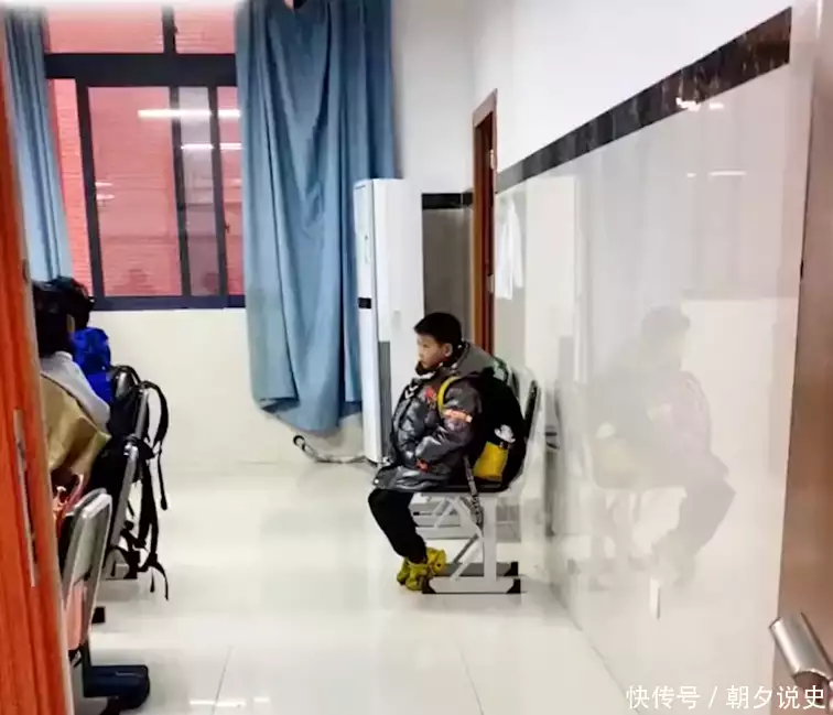 重庆一小学生因父母无法接送上课，坐在上初中的姐姐教室“旁听”她是最低调的女演员，貌美如花从不炒作，丈夫位列全球亿万富豪榜