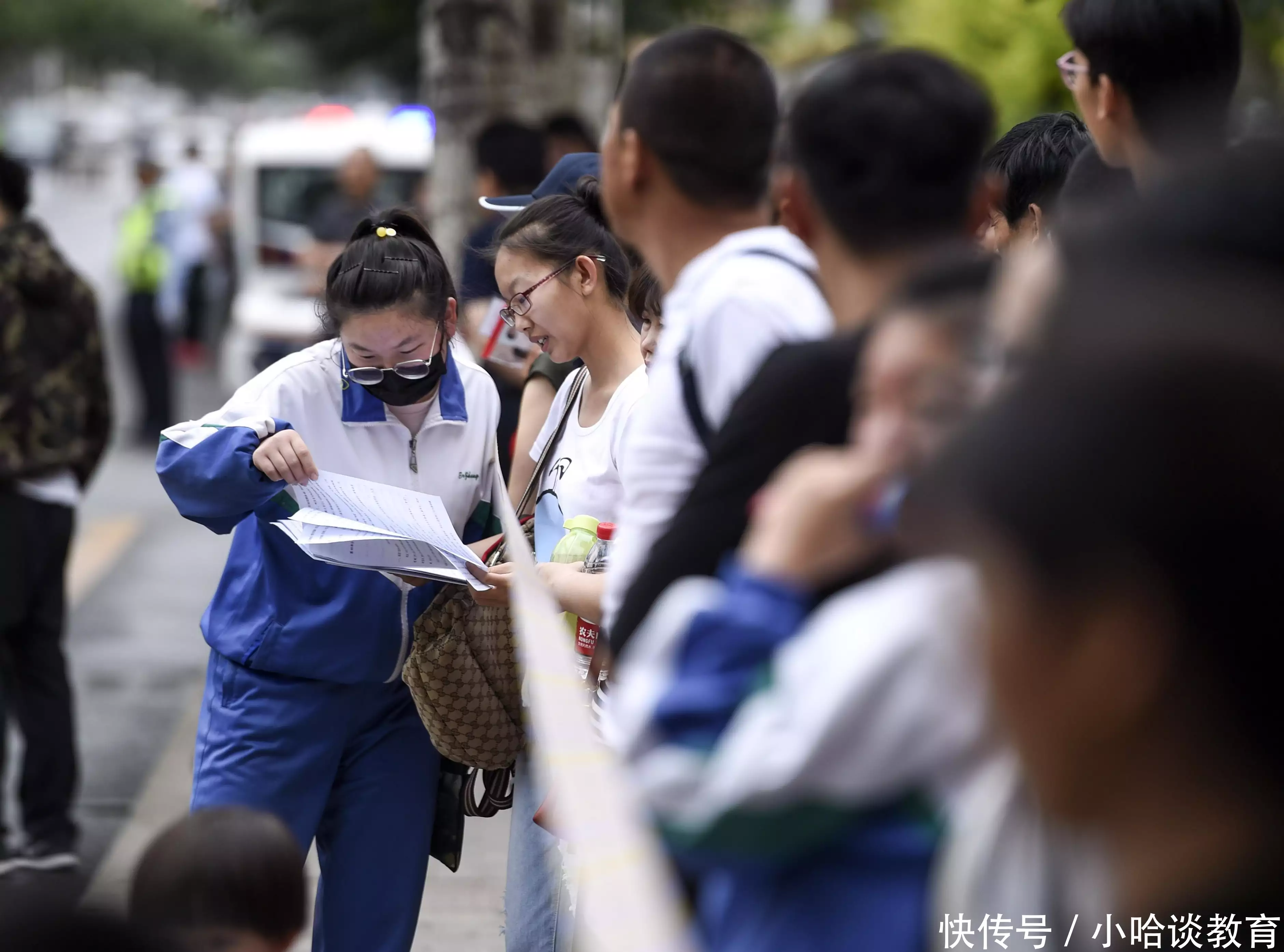 奔走相告（历年高考真题试卷）历年高考语文试卷图片 第2张