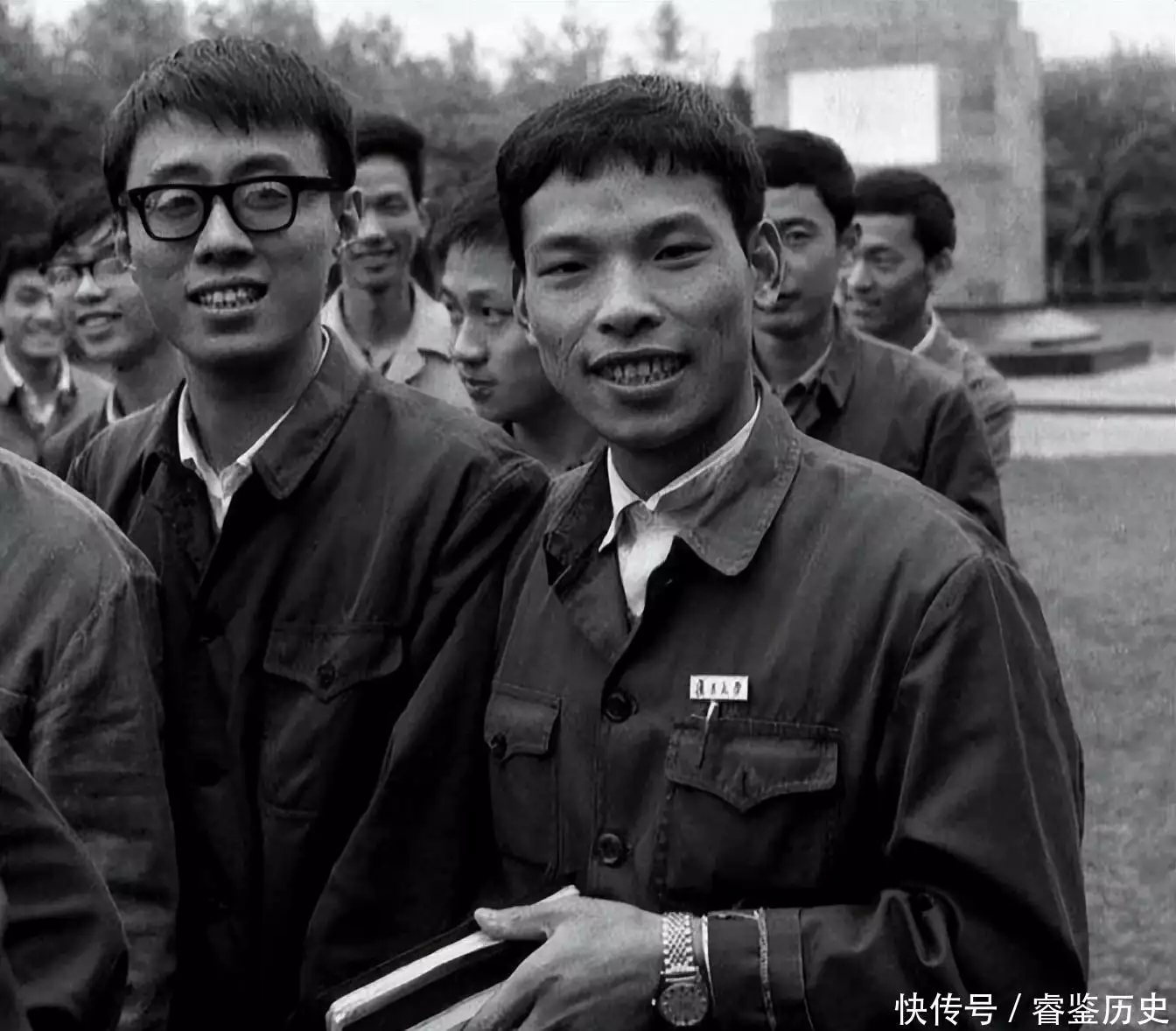 1981年,内蒙古老师花20元给学生买鞋,26年后学生给老师买一套房趣聊三国:千万别被领导当夜壶用了 1981年,内蒙古老师花20元给学生买鞋,26年后学生给老师买一套房趣聊三国:千万别被领导当夜壶用了