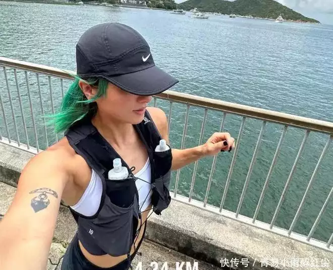 徐濠萦晒全家合照跨年，一家三口合体幸福满溢，19岁女儿近照曝光突然官宣二婚！今晚的瓜，整个娱乐圈都比不了……