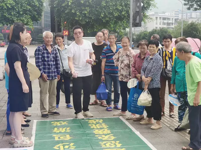 这场“花式”科普又来啦！“知感冒防流感全民科普公益行”活动走进万盛区假如斗一斗二交换女主，两代七怪全崩，霍雨浩、唐三怎么生存？插图