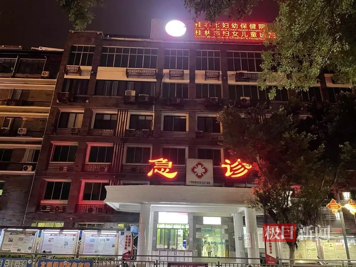 速看（女人晕倒被送医院做手术视频）女医生抢救病人晕倒，女子称就医时被医生触摸隐私部位，医院：涉事医生已停职接受警方调查“丑娘”张少华称自己是校花，原以为开玩笑，看到照片后信了，女生隐私部位网站，