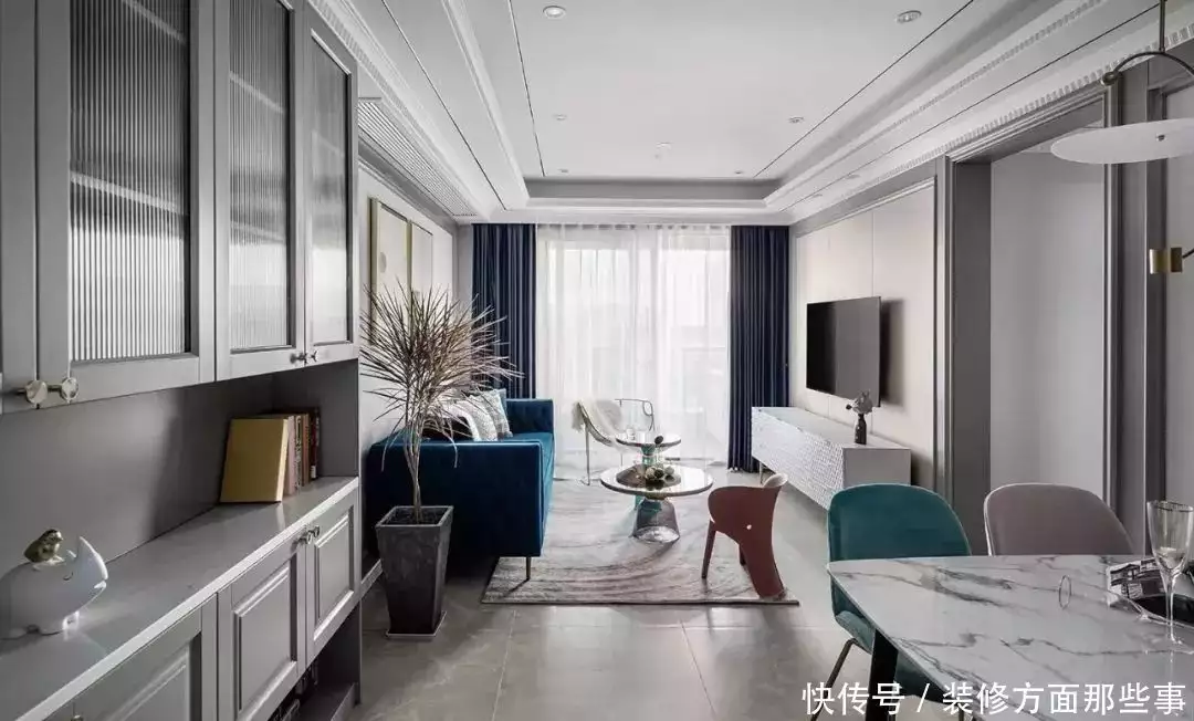 同样只有89㎡，她家怎么就装修得这么大气高级？一进门就被圈粉了张艺谋为娇妻购置240万豪车，自己却穿百元T恤，老婆素颜也显气质(图3)