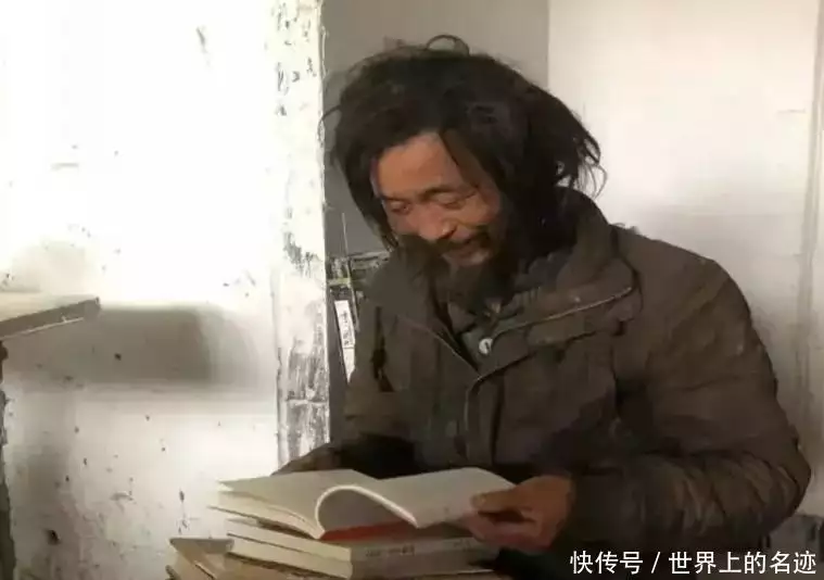 “流浪大师”沈巍：现场直播露宿年赚200万，丘壳后却将钱全部捐掉？当年他用1400张照片，毁掉刘嘉玲、谢霆锋和谢霆锋，现在怎么样了(图3)