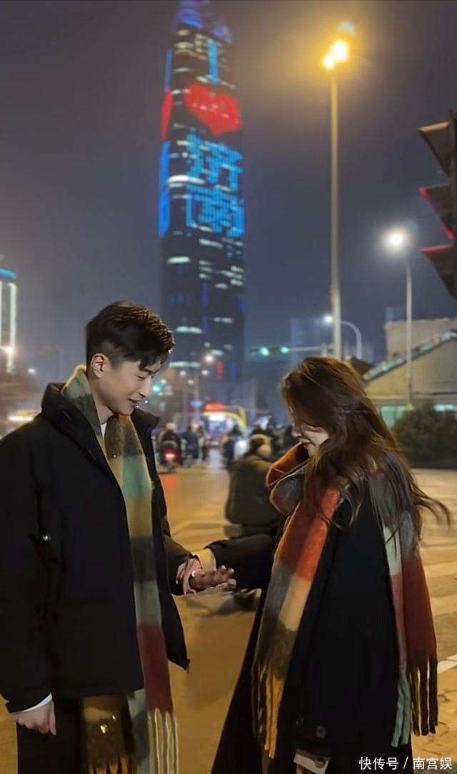 美女主持yoyo官宣恋情,与徐颢鑫街头热吻,趵突泉CP成真了_【快资讯】
