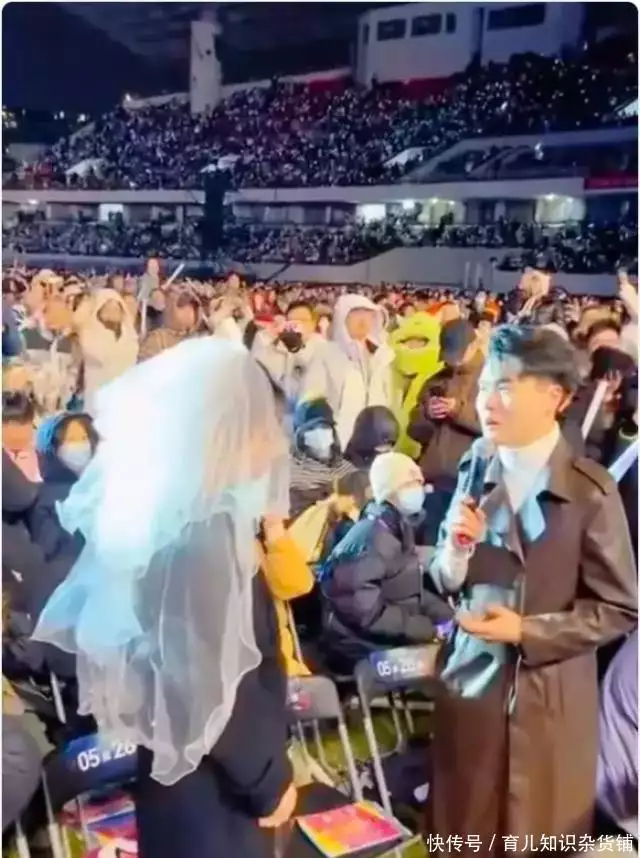 主持人音乐会求婚观众齐喊退票（主持人求婚台词大全简短） 第4张