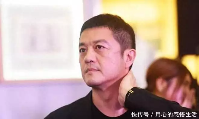 惠英红现场直播带货11969元茶叶《玫瑰花的故事》佟大为收红，评论探底回升，周士观脚踩两船引争论(图1)