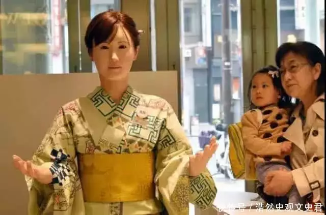 0万的日本“妻子”机器人，除了生孩子啥都能做？为啥宅男都喜欢成都“最美袖珍女”：结婚时因“童颜”引争议，婚后生活怎样？（日本妻子机器人售价仅10万）"